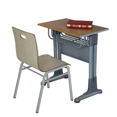 Hölzerne Höhen-justierbare Grundschule-Tabelle und Stühle